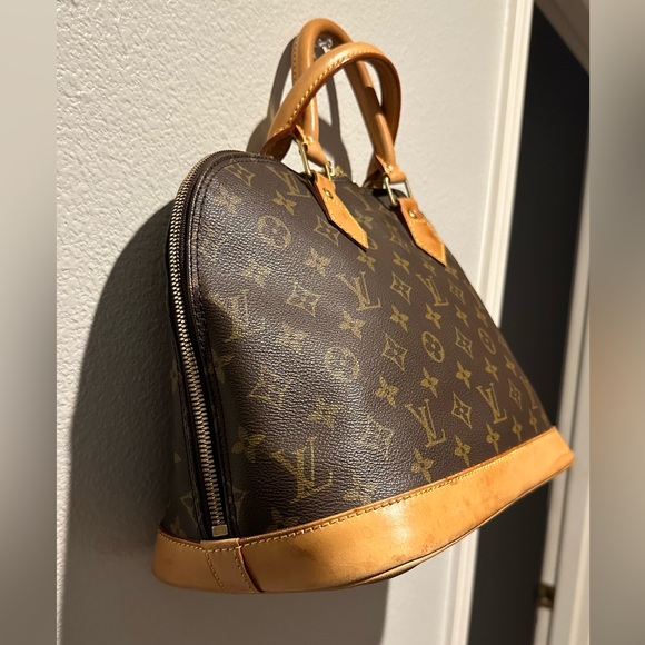 LOUIS VUITTON Monogram Alma Hand Bag.                    (made in France ) - Picture 10 of 16